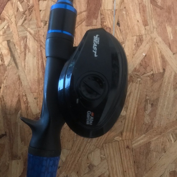 Abu garcia toro beast reel and aklos rod - Picture 3 of 5